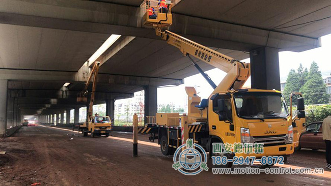 圖為依靠編碼器定位的高空作業車工作現場照片